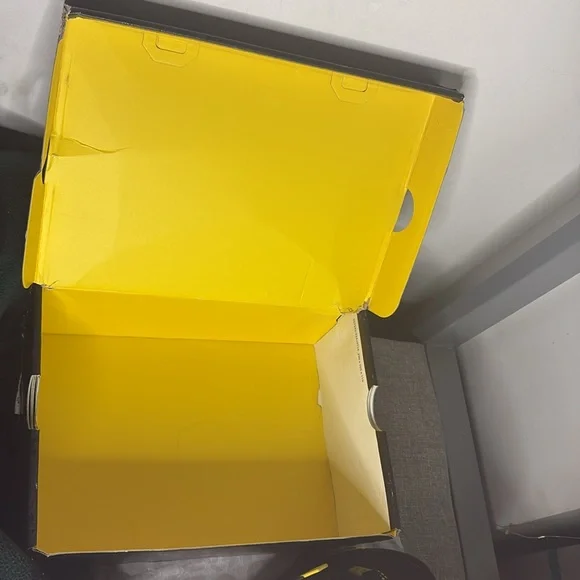 Black and YellowJordan 4’sSize 4.5 Boys USBox included upon request